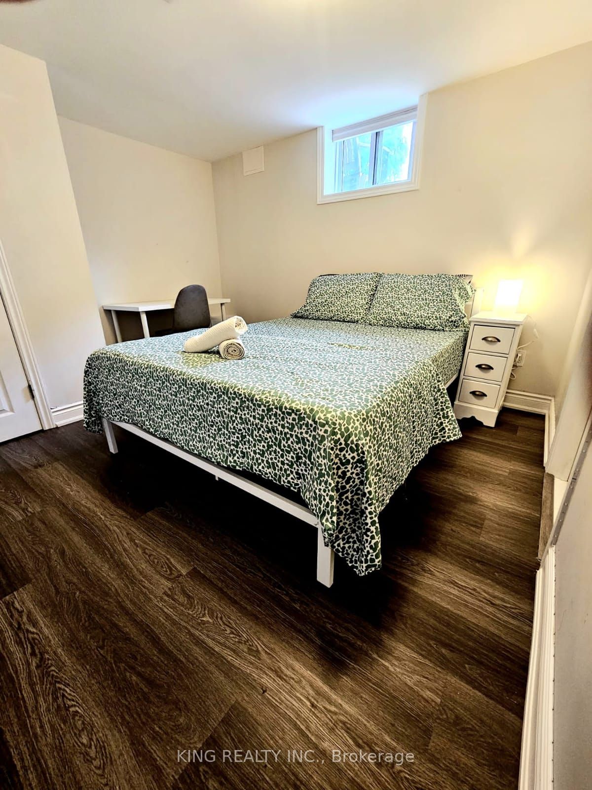 401 Dorchester Cres