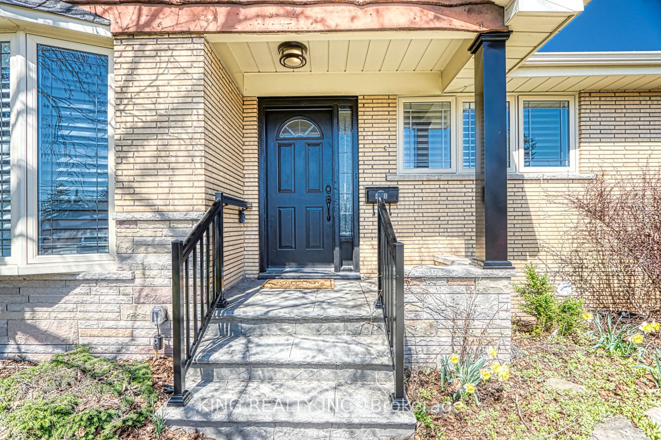 401 Dorchester Cres