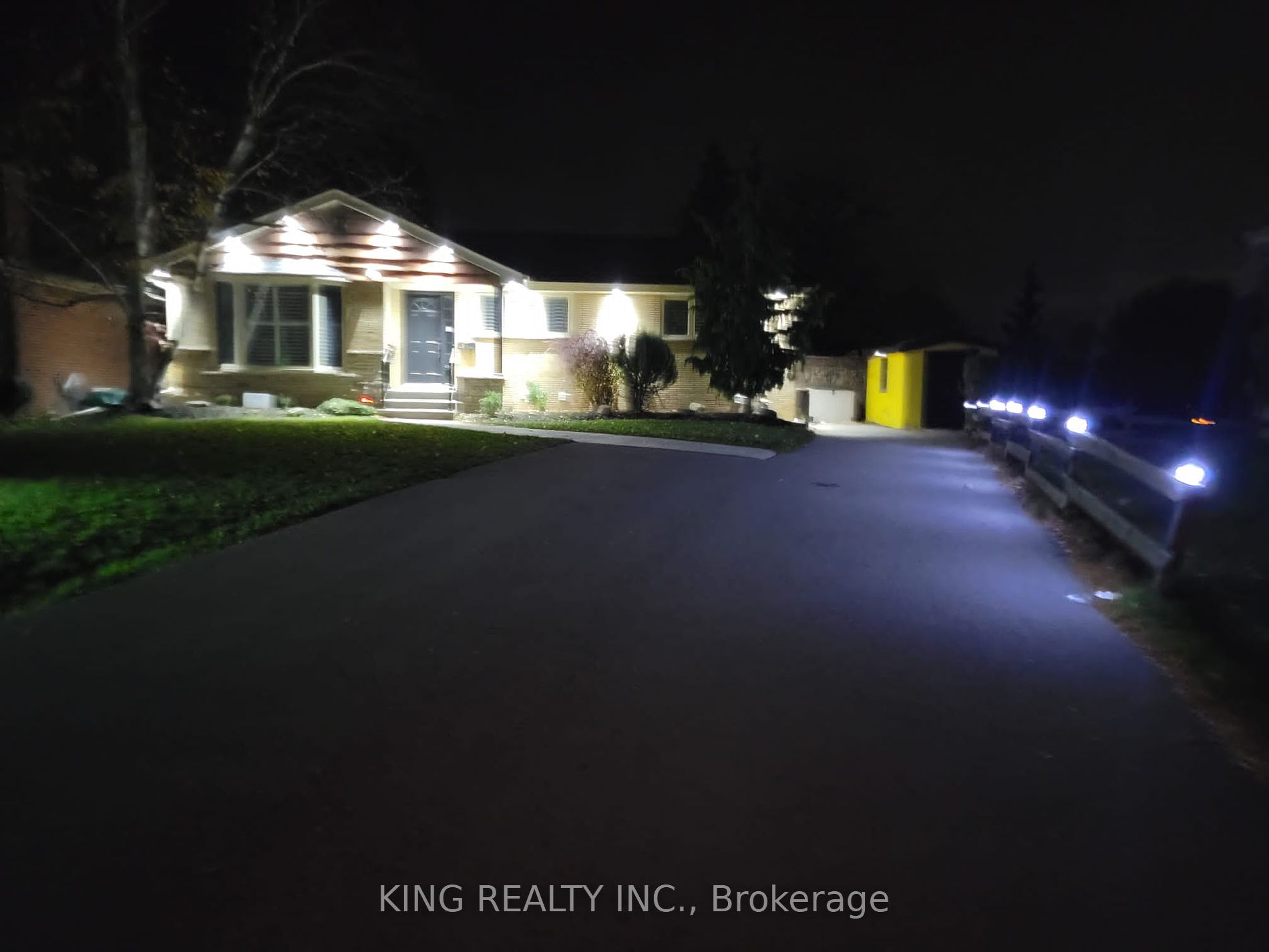 401 Dorchester Cres