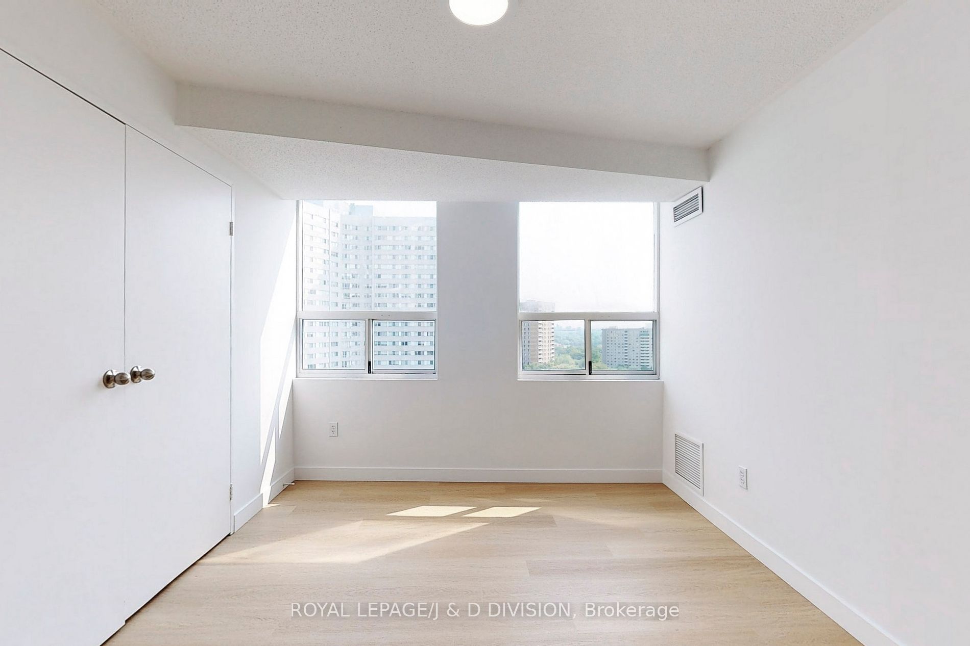 3650 Kaneff Crescent, #1503