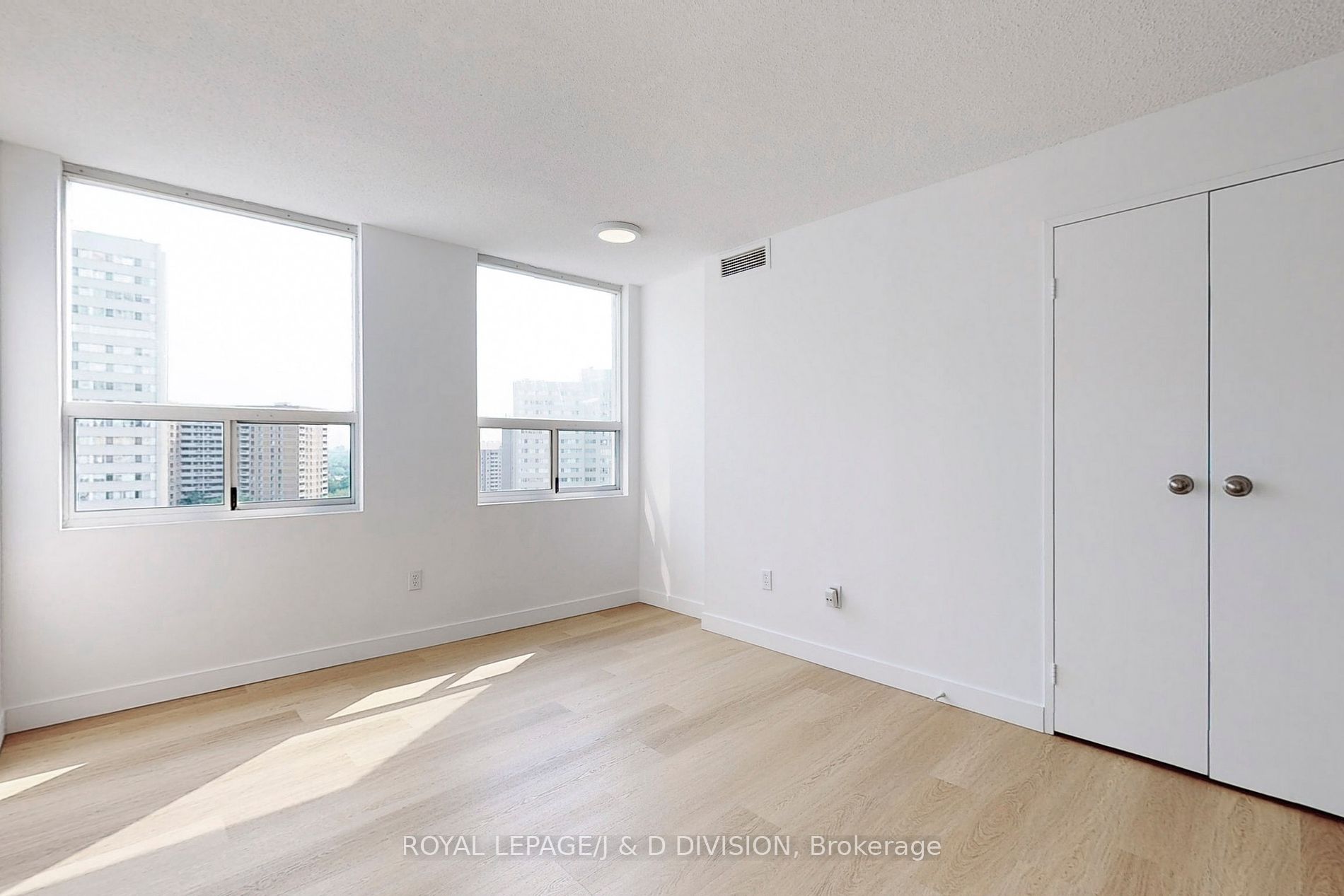 3650 Kaneff Crescent, #1503