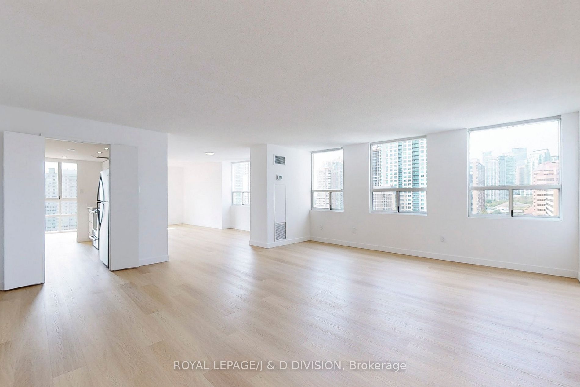 3650 Kaneff Crescent, #1503