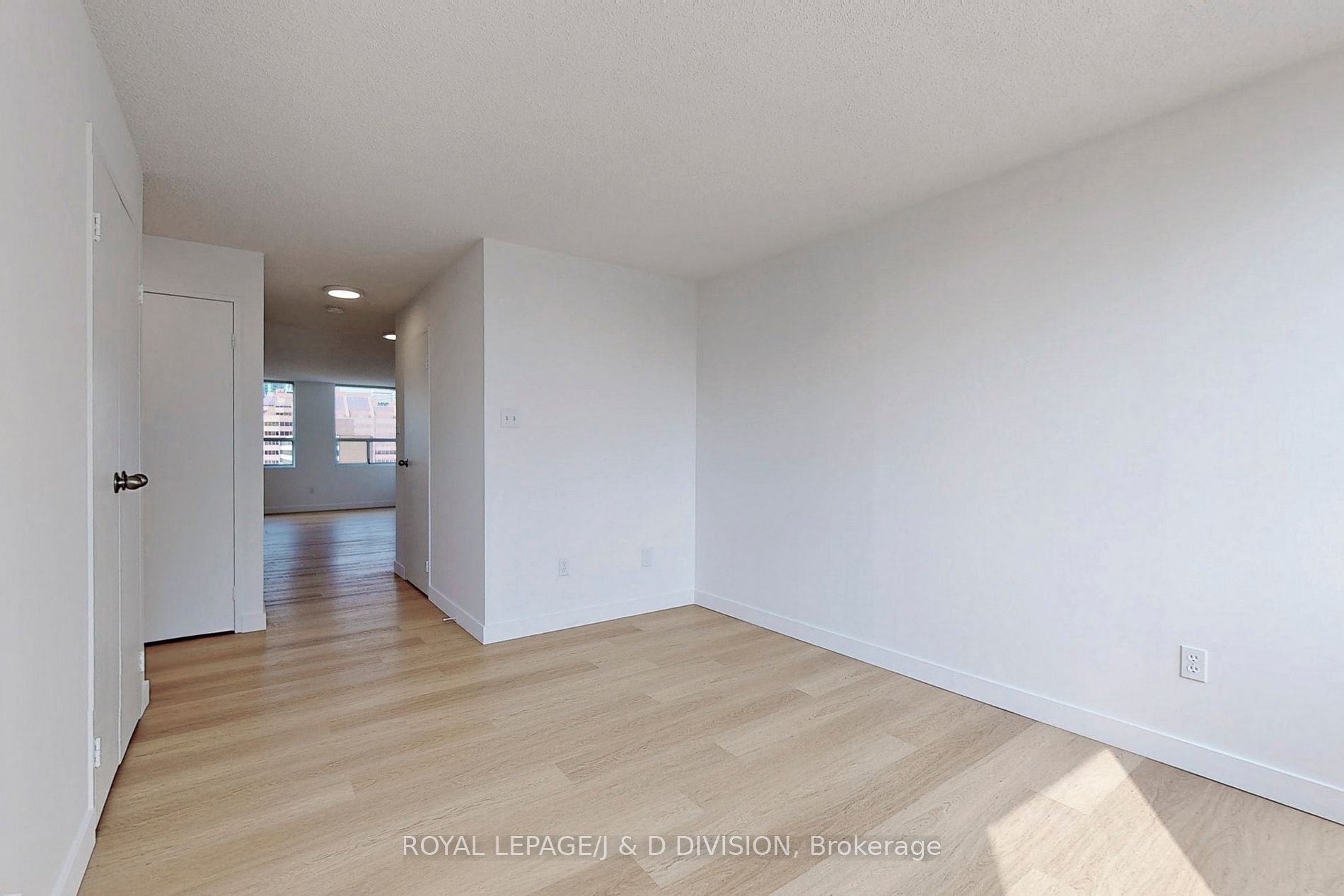 3650 Kaneff Crescent, #1503