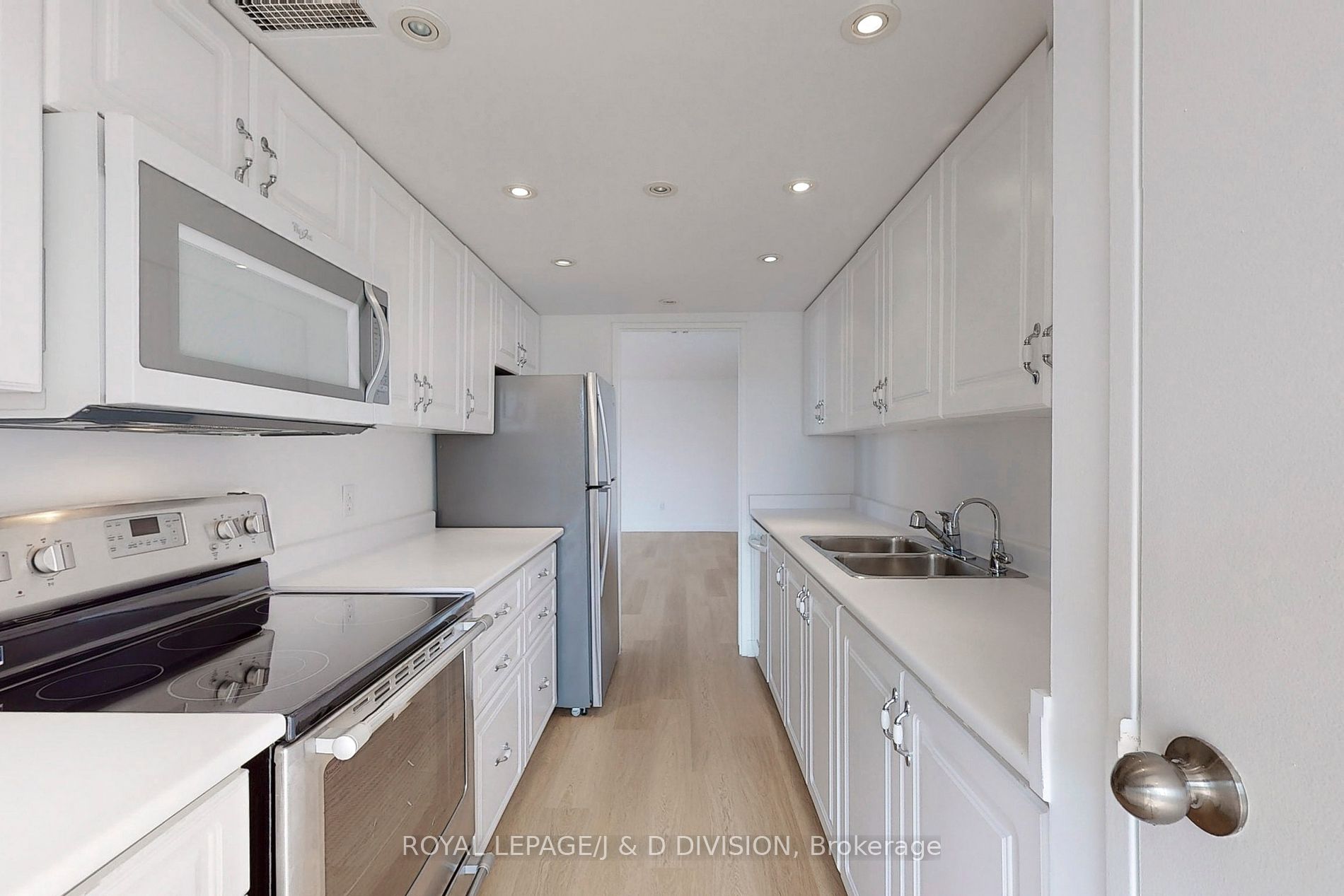 3650 Kaneff Crescent, #1503