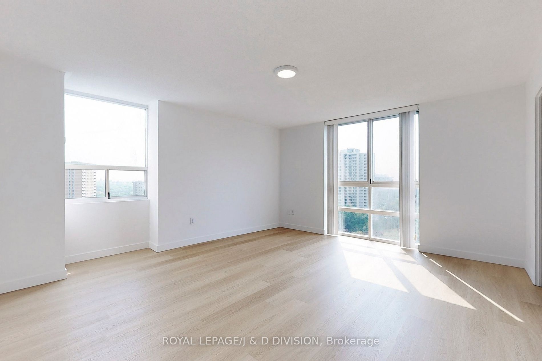 3650 Kaneff Crescent, #1503