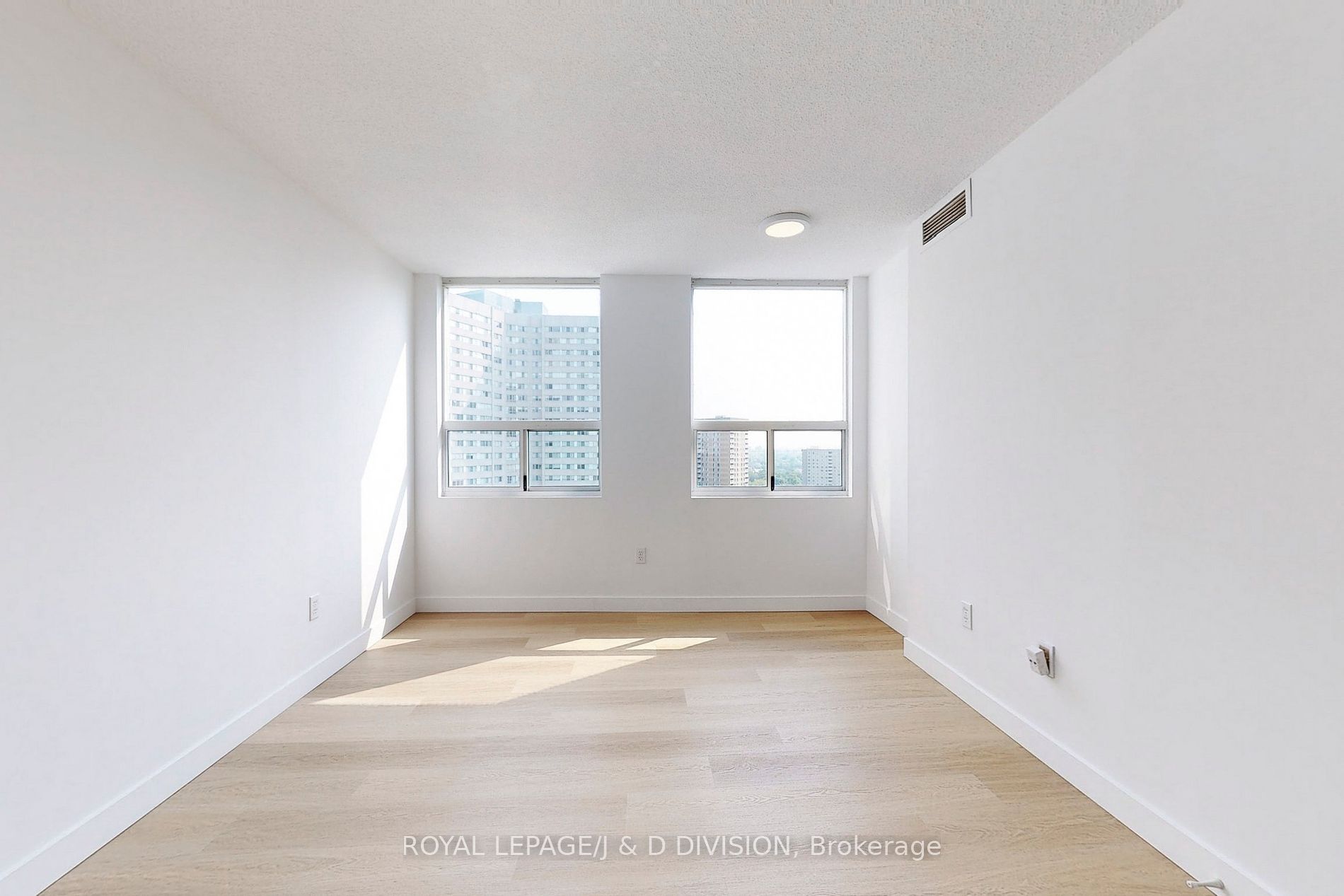 3650 Kaneff Crescent, #1503