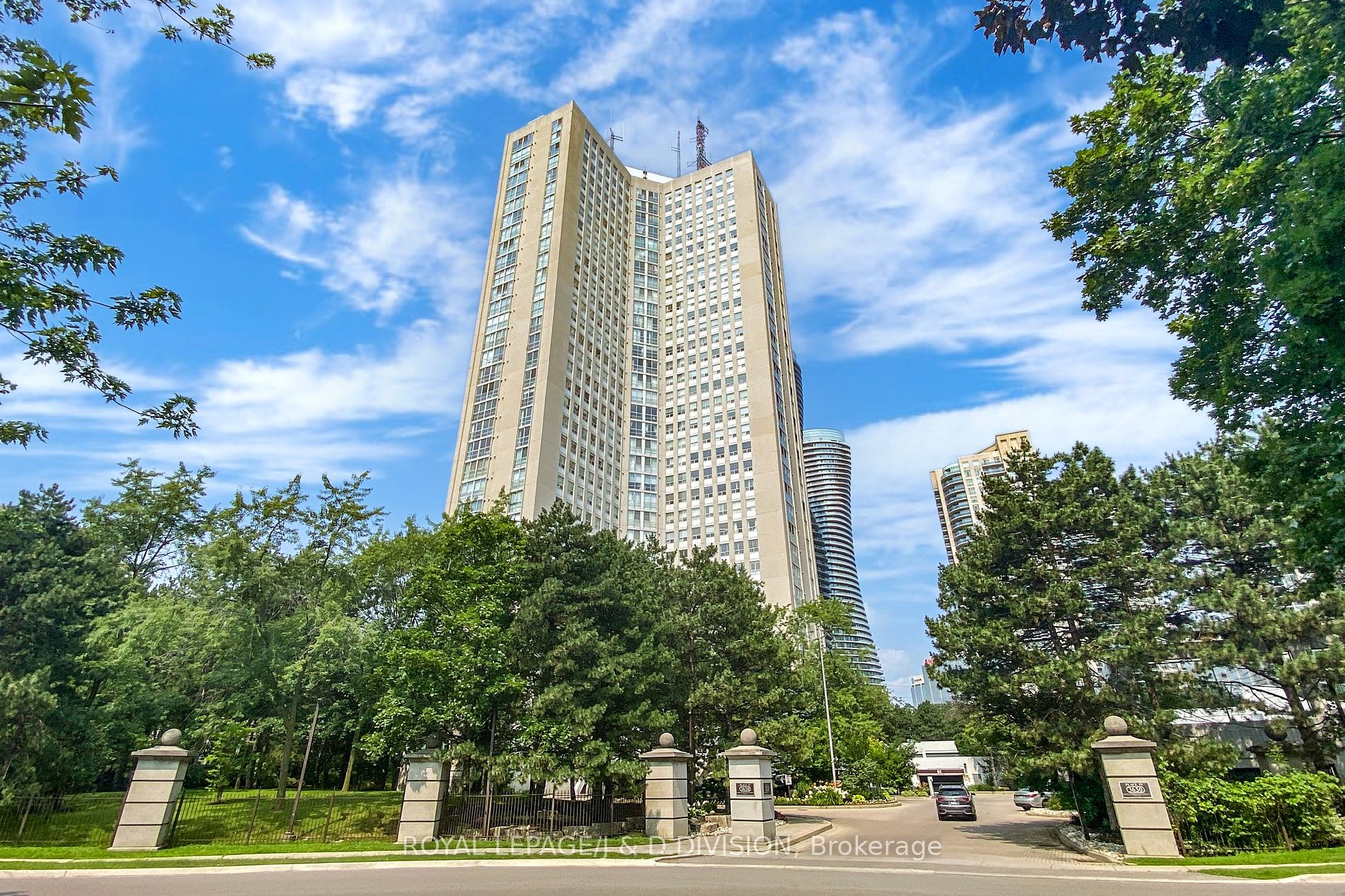 3650 Kaneff Crescent, #1503