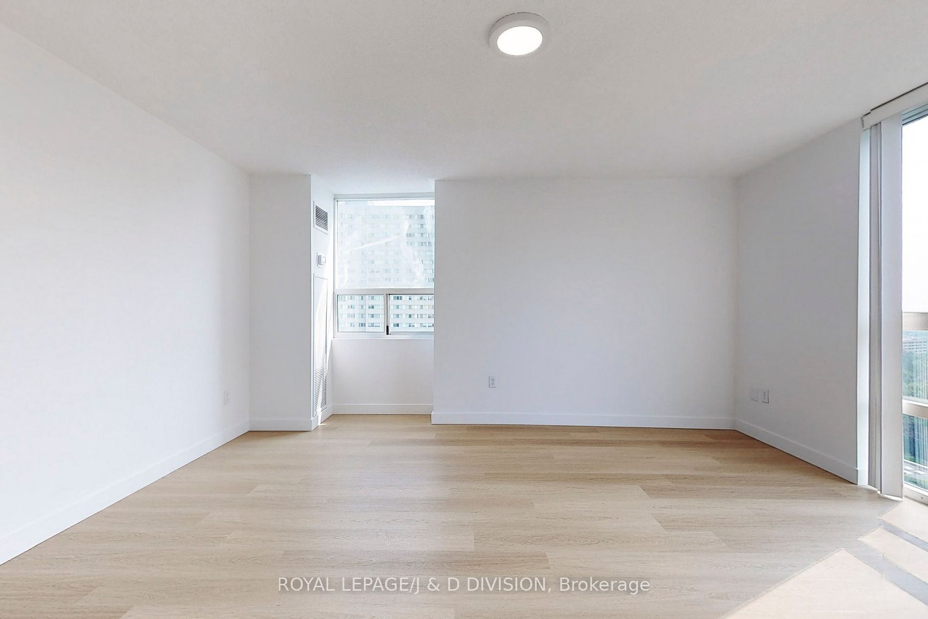 3650 Kaneff Crescent, #1503