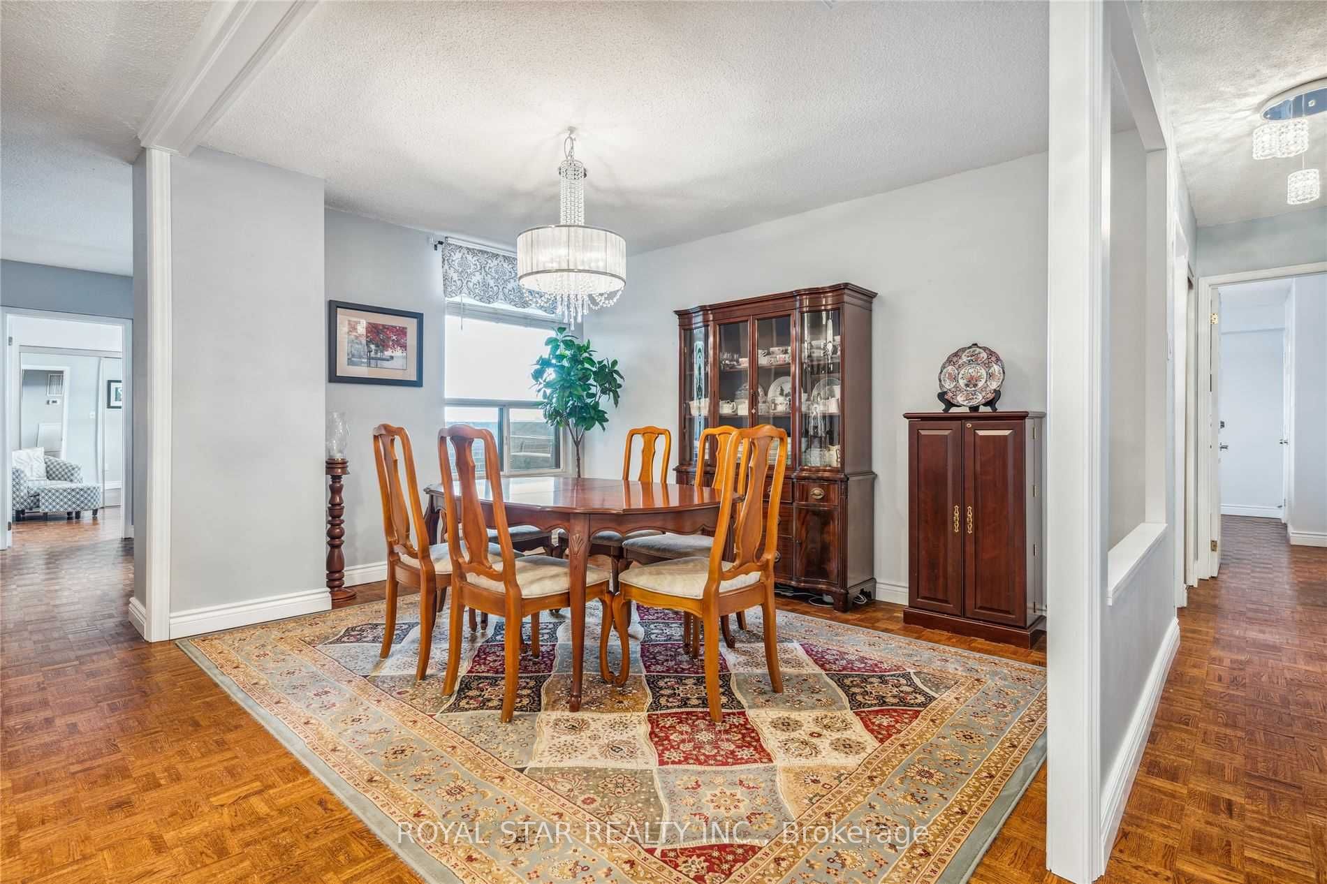 1535 Lakeshore Road E #1607