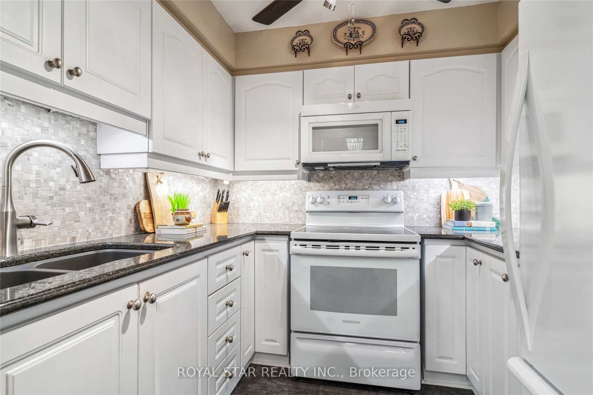 1535 Lakeshore Road E #1607