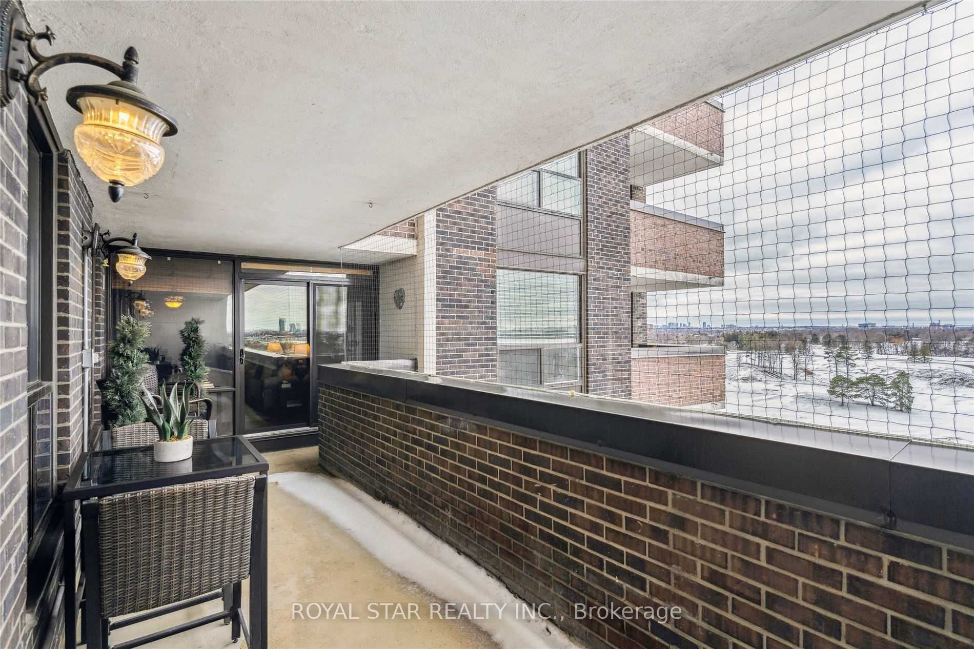 1535 Lakeshore Road E #1607