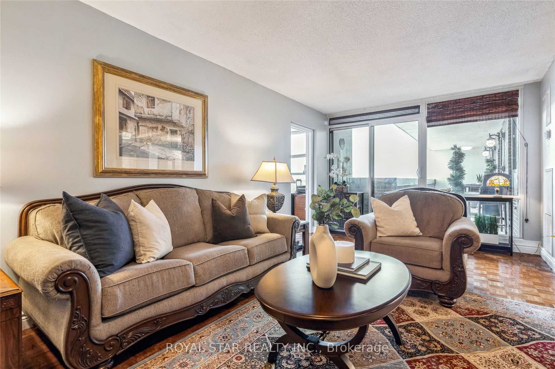 1535 Lakeshore Road E #1607