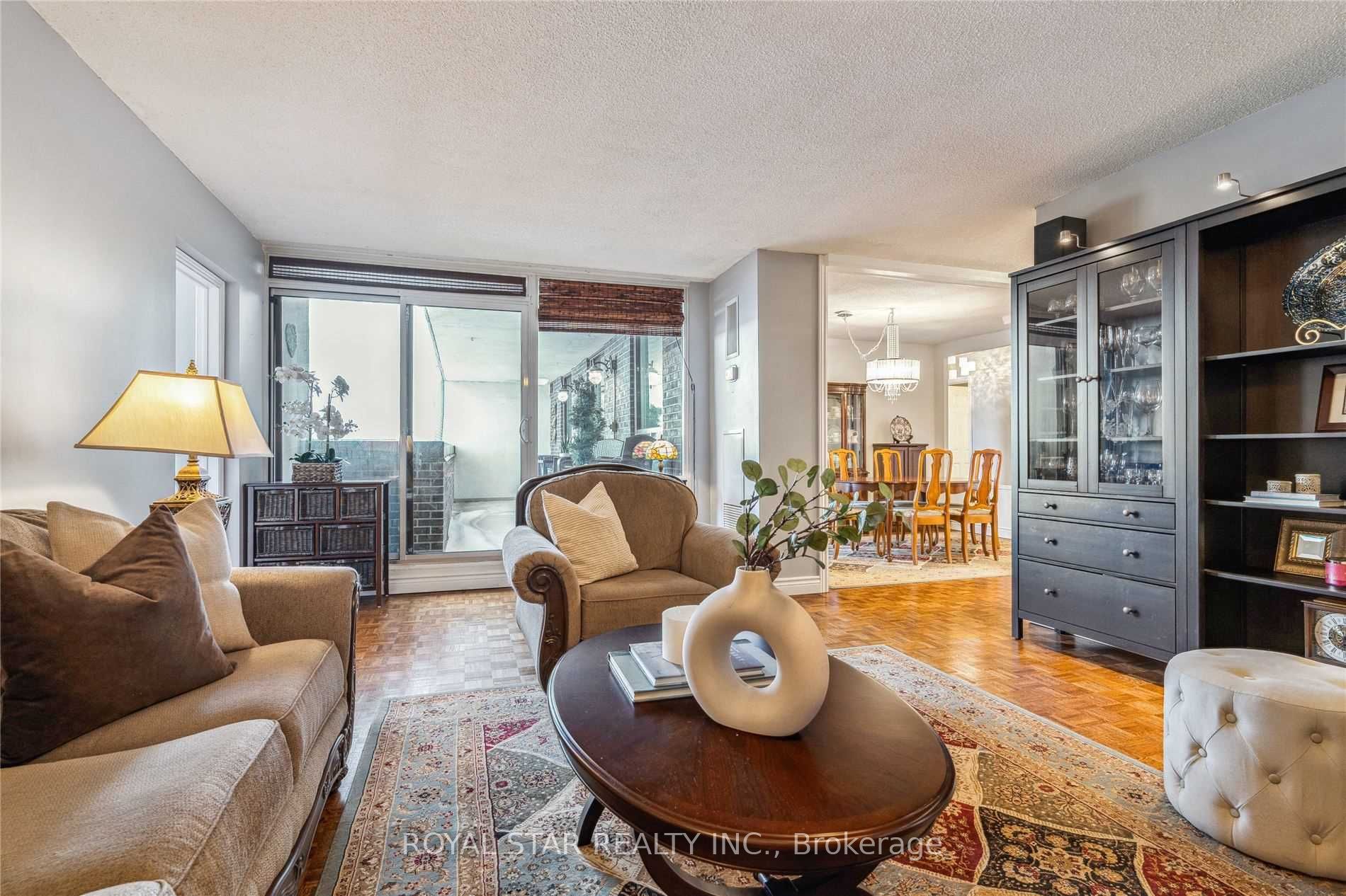 1535 Lakeshore Road E #1607