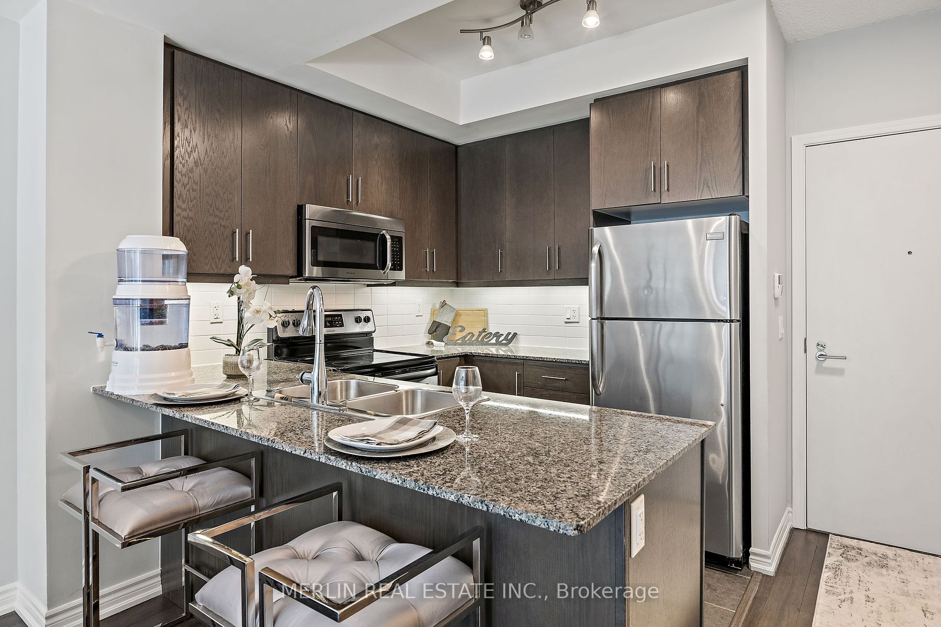 15 James Finlay Way, #1015
