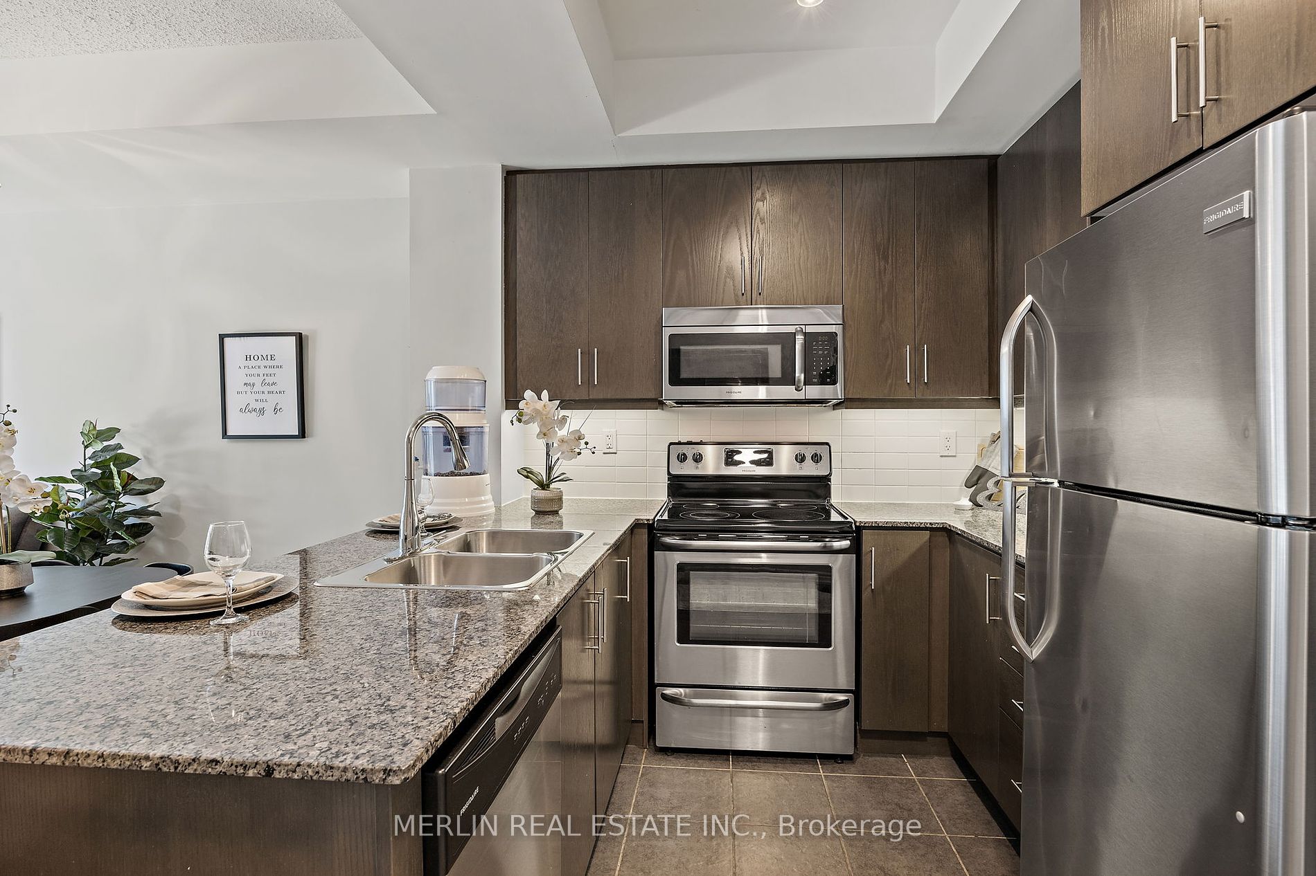 15 James Finlay Way, #1015