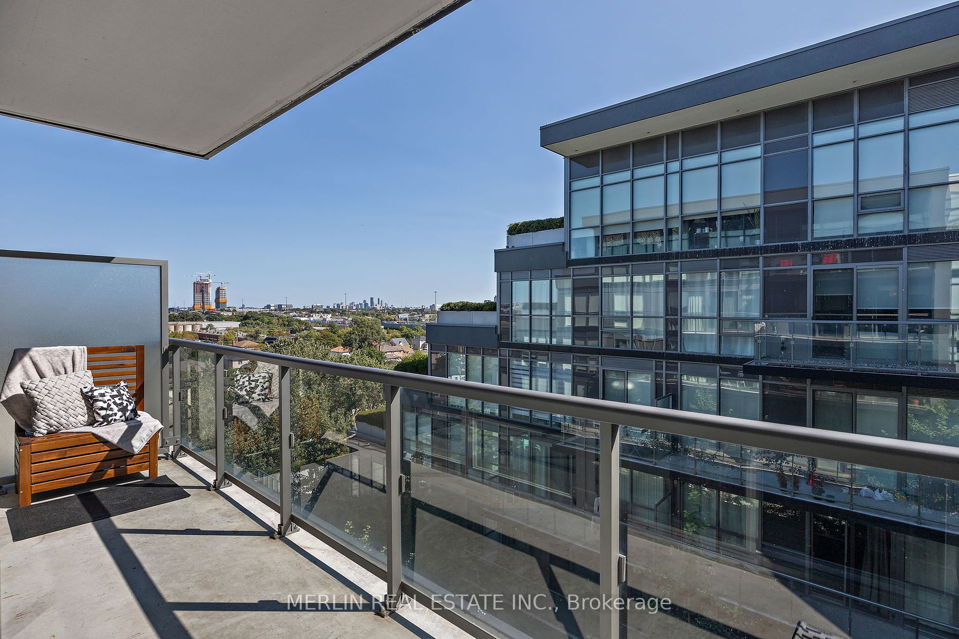 15 James Finlay Way, #1015