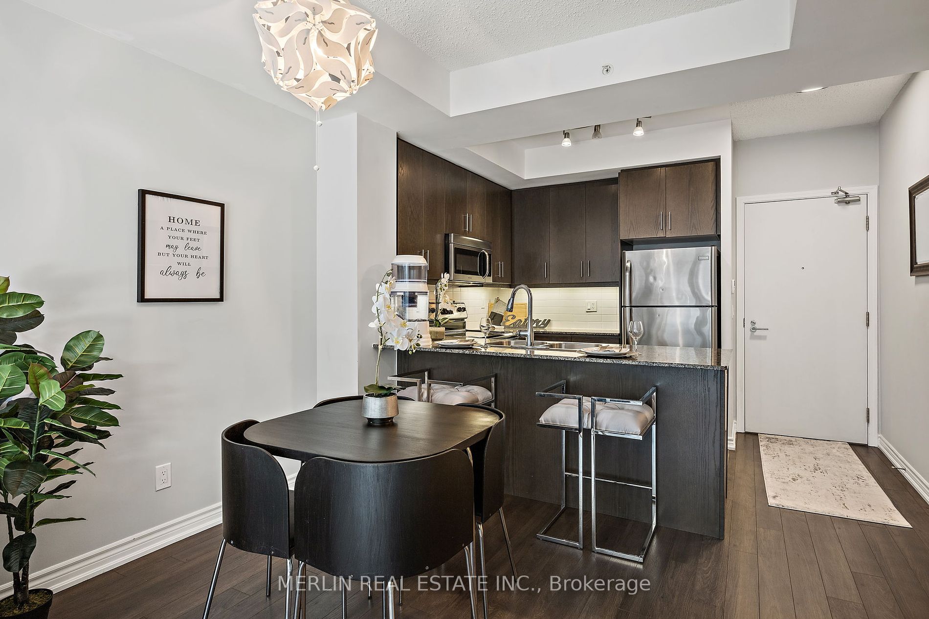 15 James Finlay Way, #1015