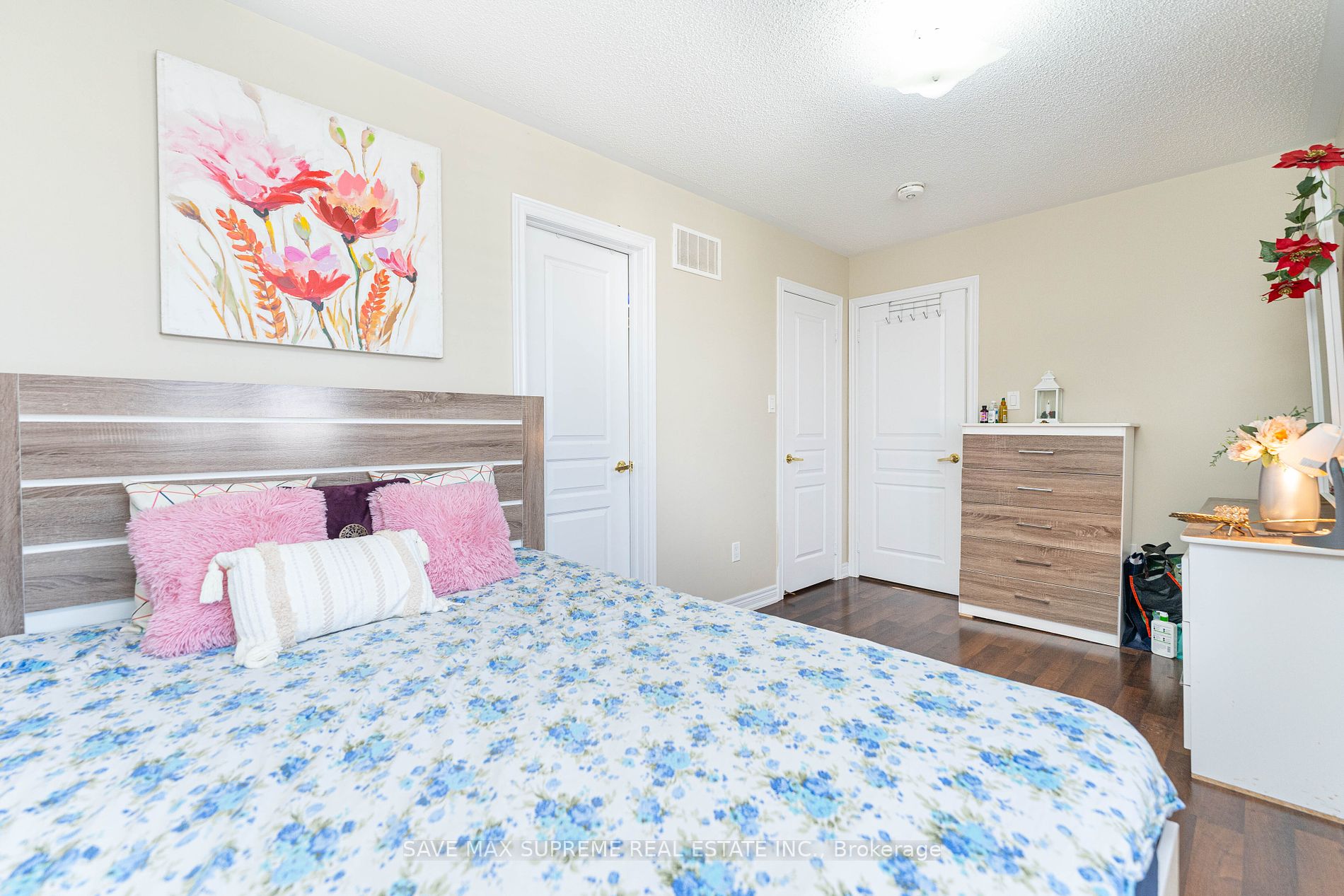 4 Ingleside Rd N