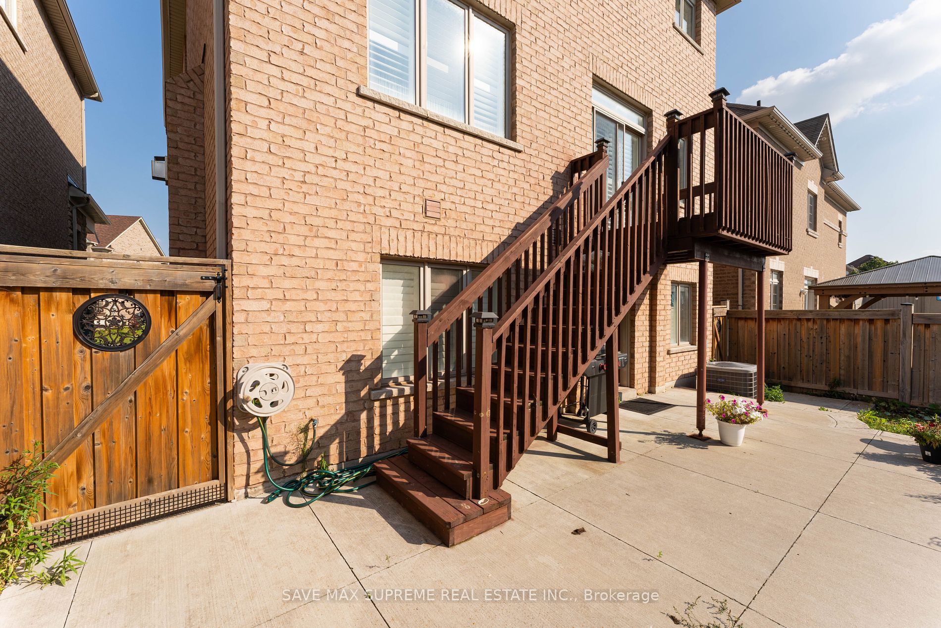 4 Ingleside Rd N