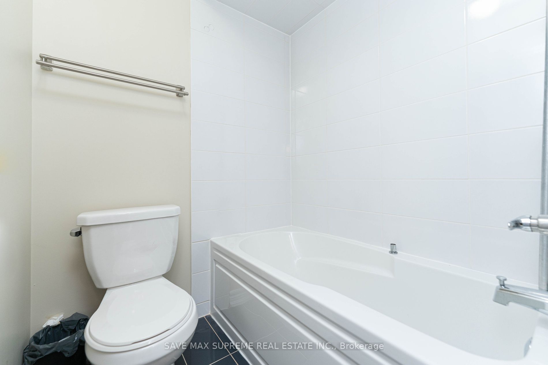 4 Ingleside Rd N