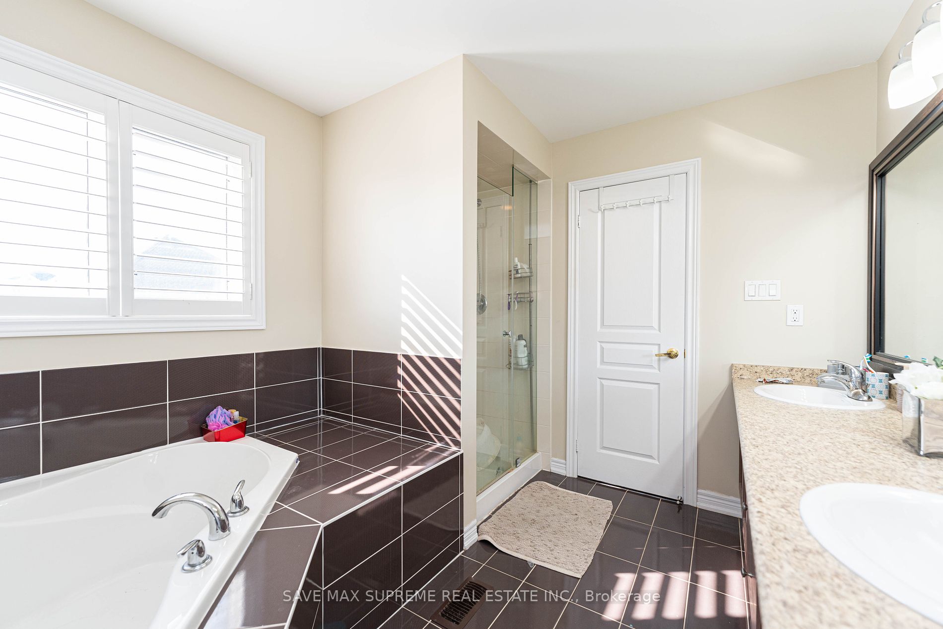 4 Ingleside Rd N