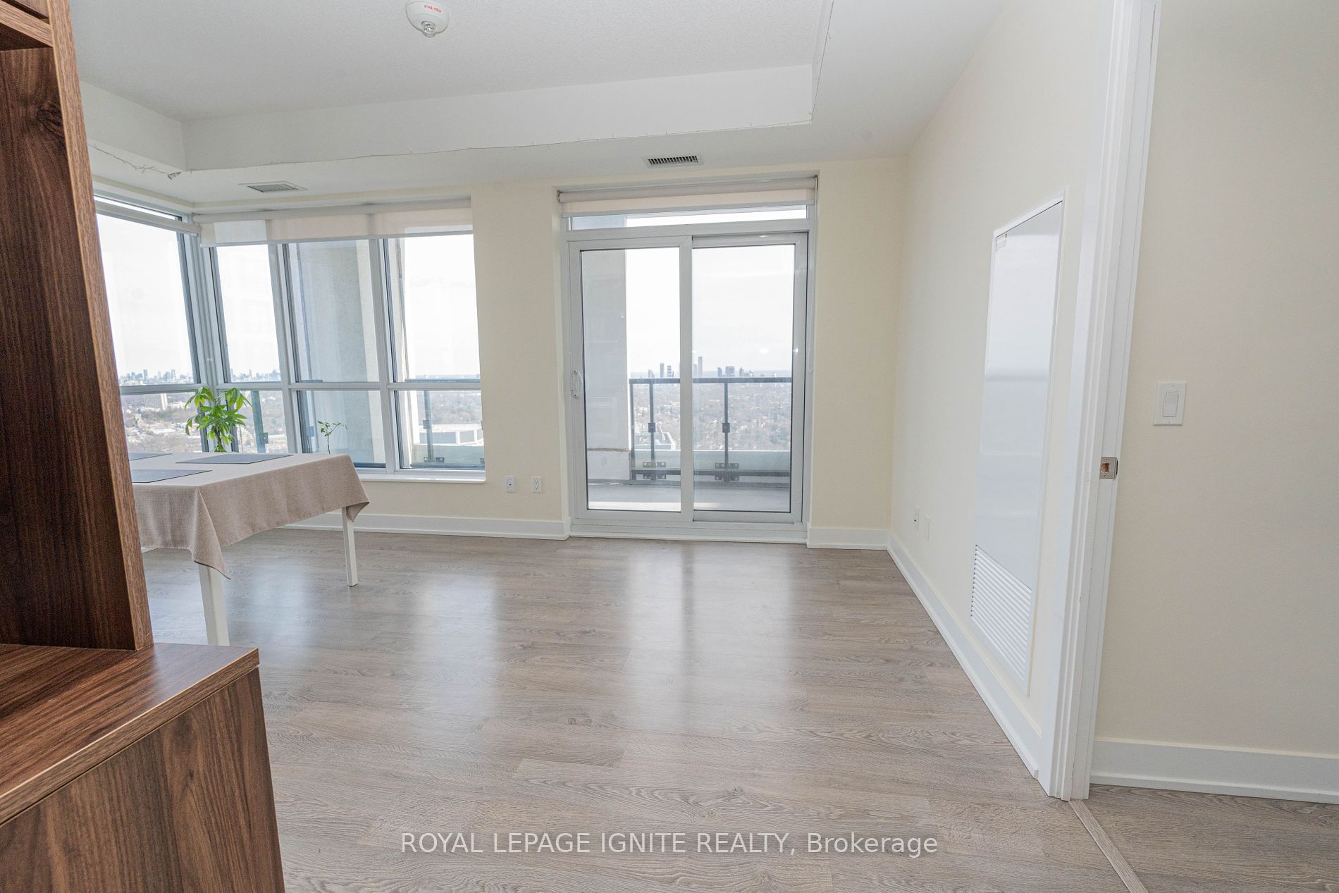 7 Mabelle Ave, #3608