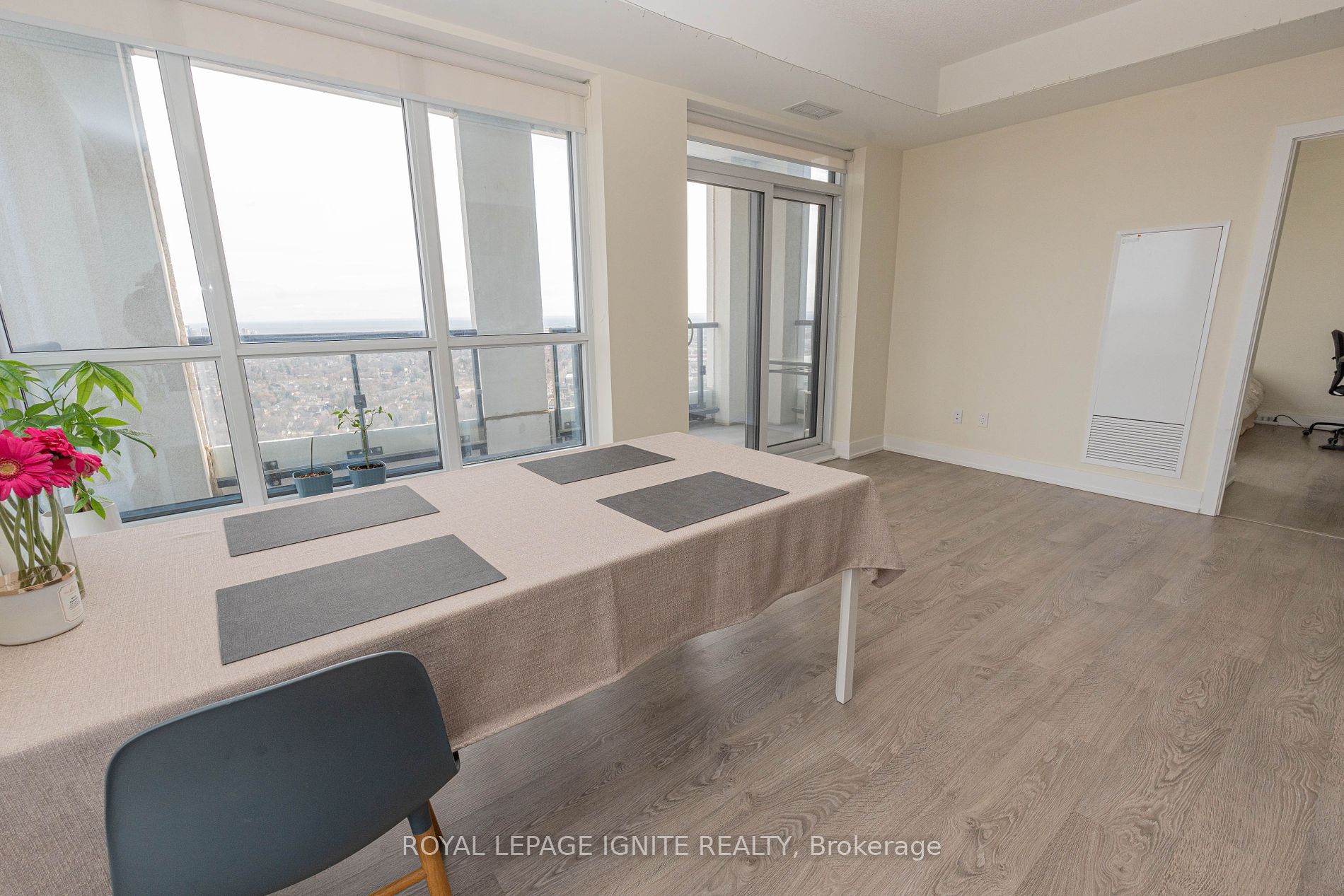 7 Mabelle Ave, #3608