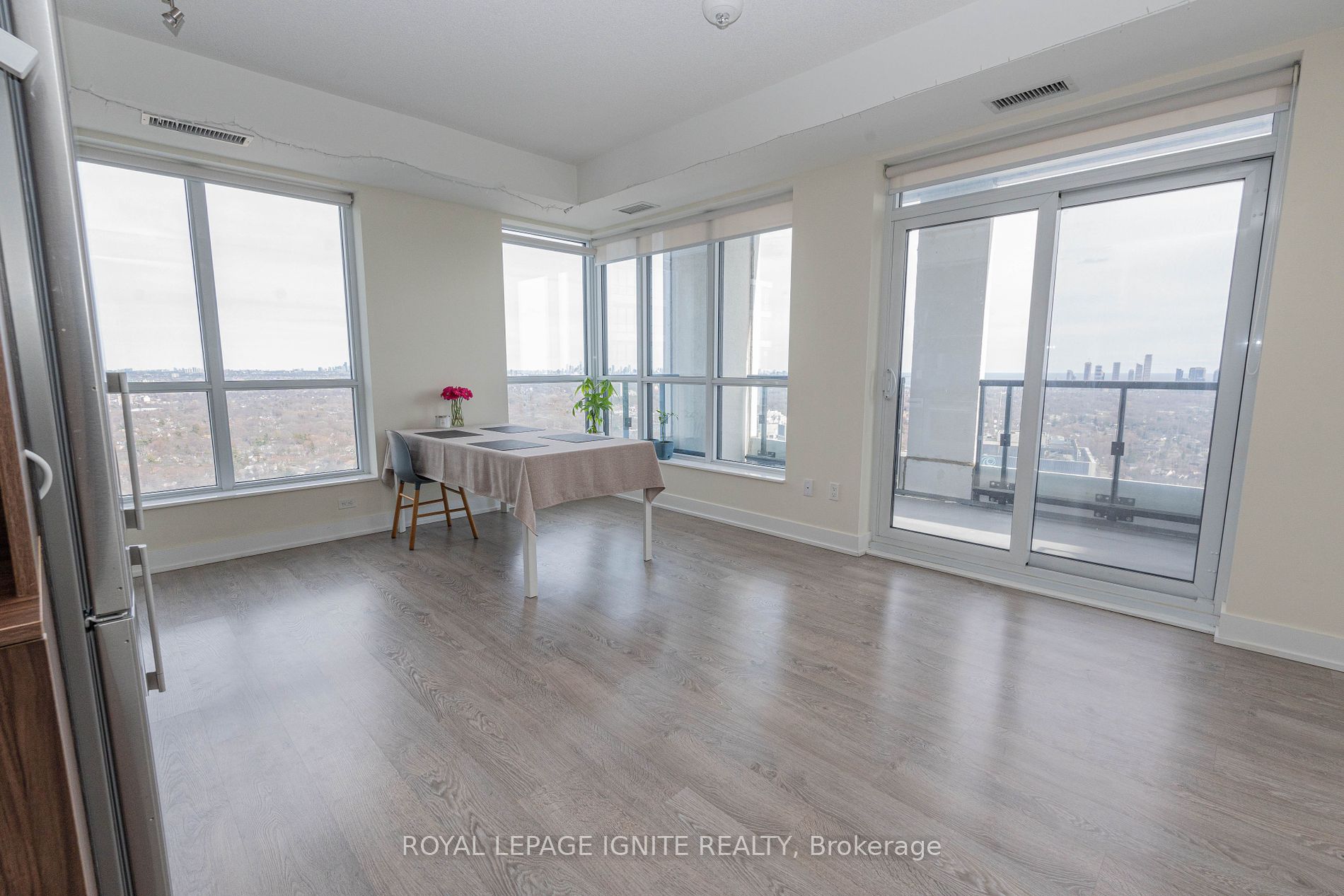 7 Mabelle Ave, #3608