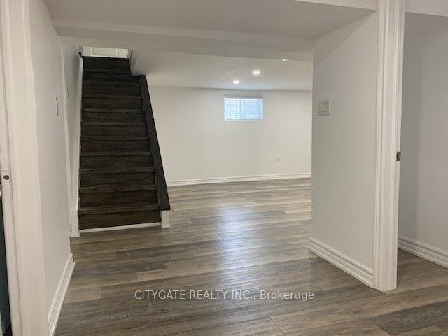 542 Guelph St, ##b