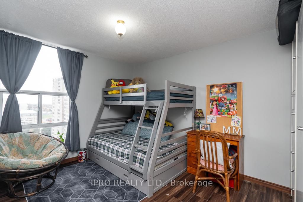 17 Knightsbridge Rd, #1910