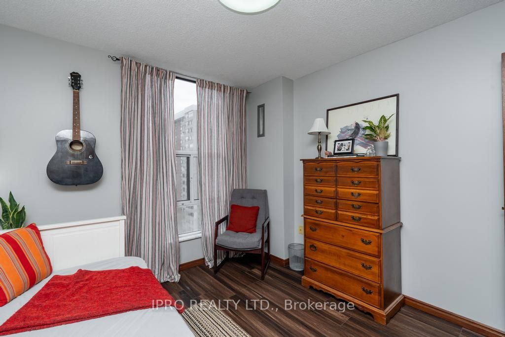 17 Knightsbridge Rd, #1910