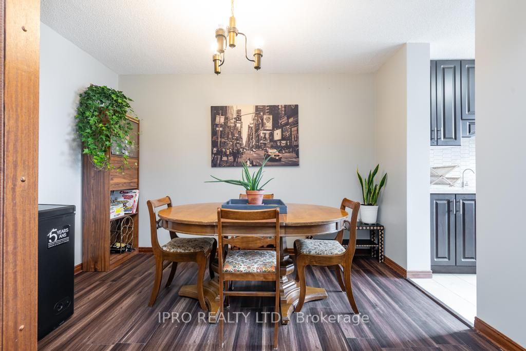 17 Knightsbridge Rd, #1910