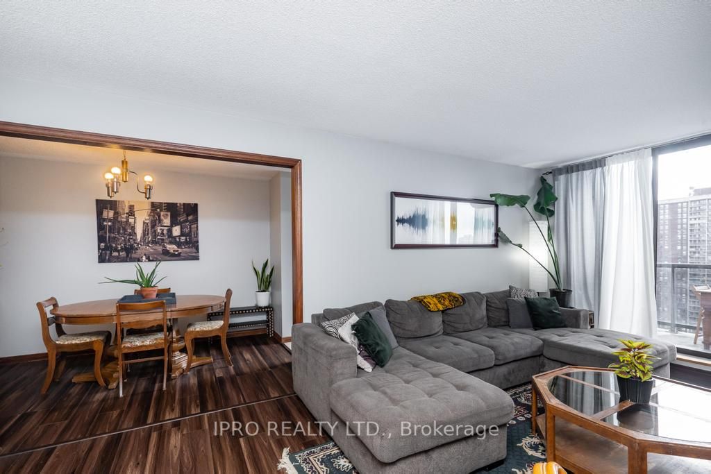 17 Knightsbridge Rd, #1910