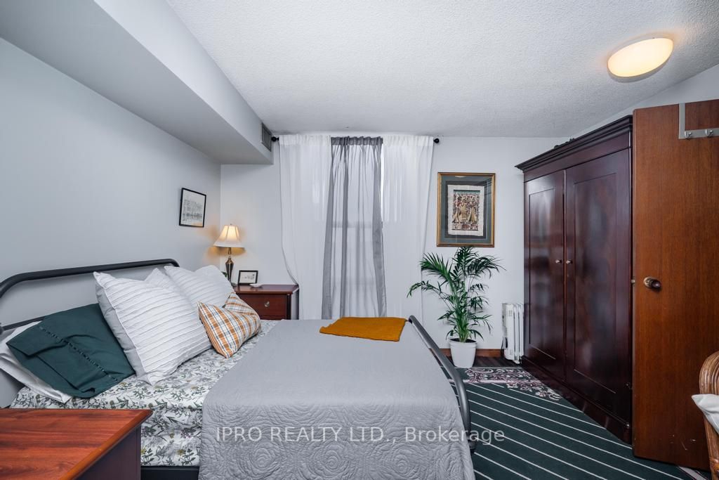 17 Knightsbridge Rd, #1910
