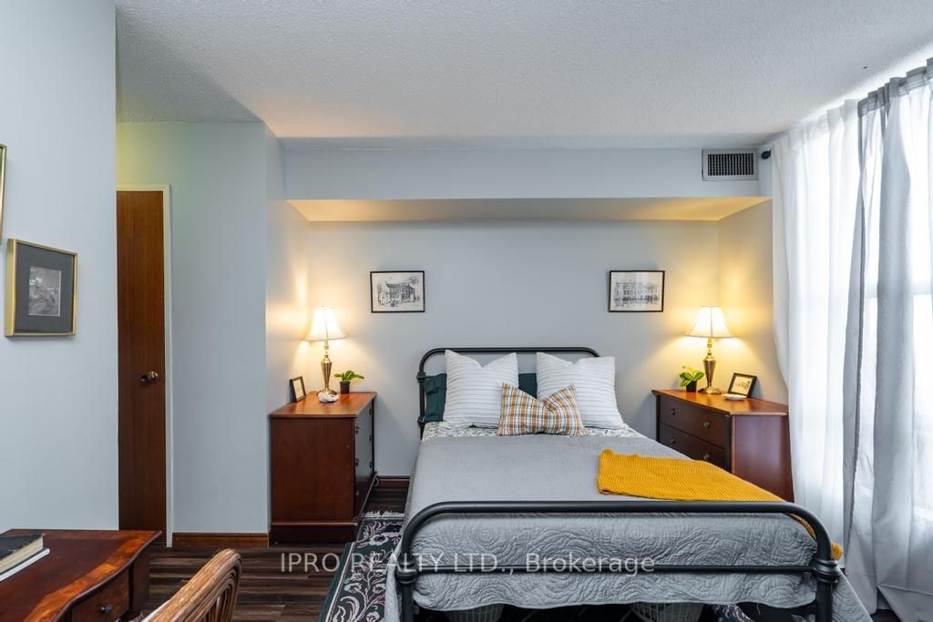 17 Knightsbridge Rd, #1910