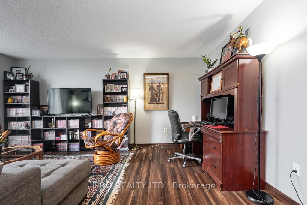 17 Knightsbridge Rd, #1910