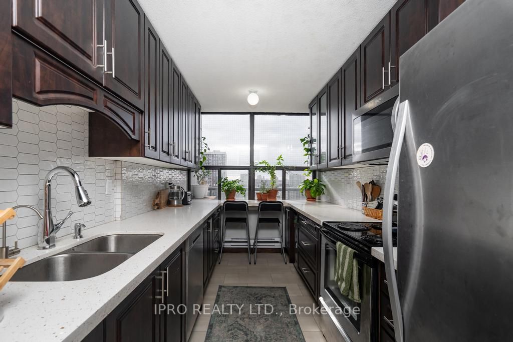 17 Knightsbridge Rd, #1910