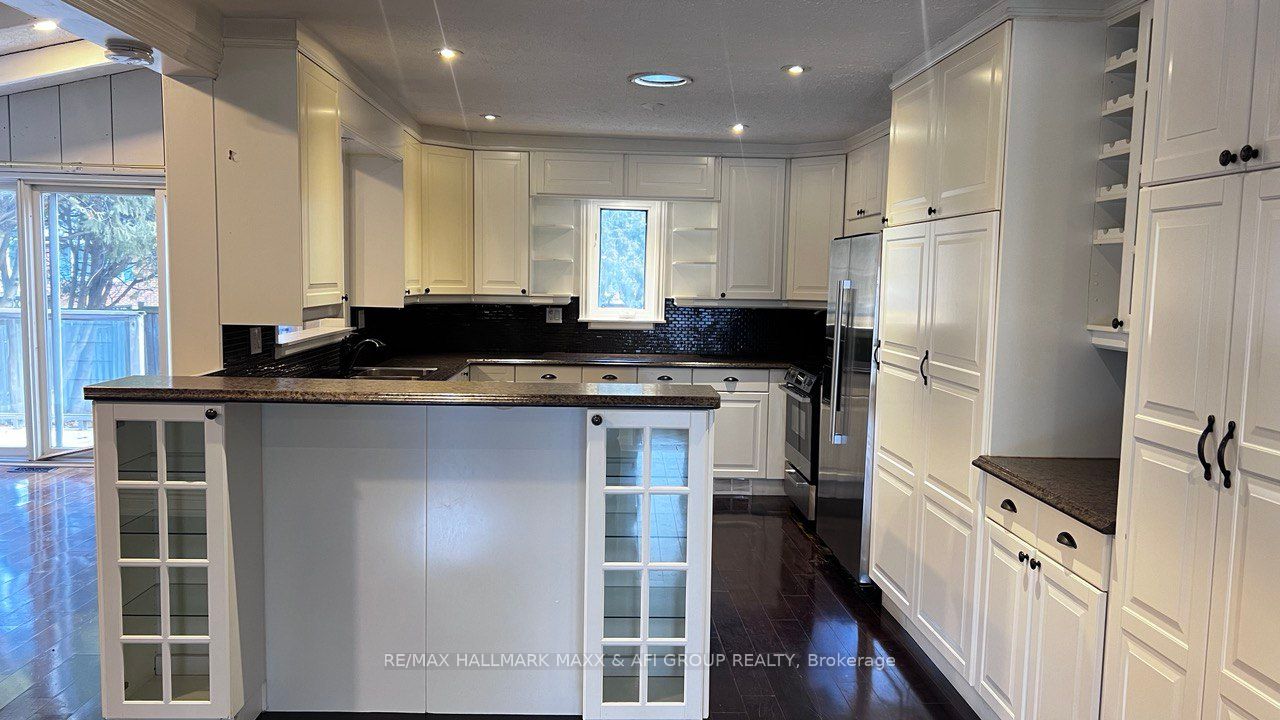 1036 Marley Cres