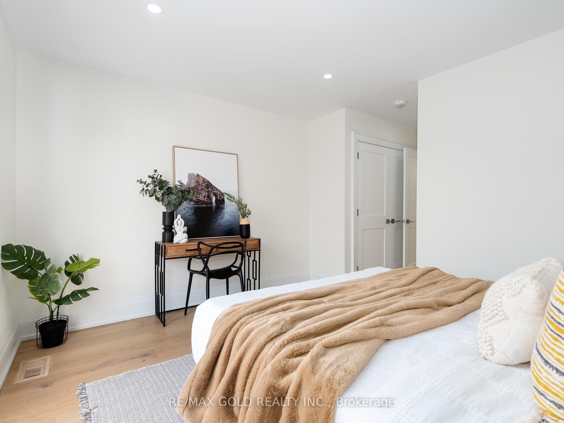 1007 Ossington Ave