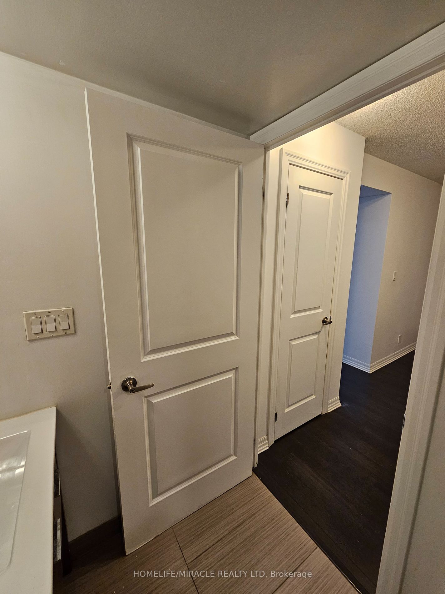 80 Esther Lorrie Dr, #607