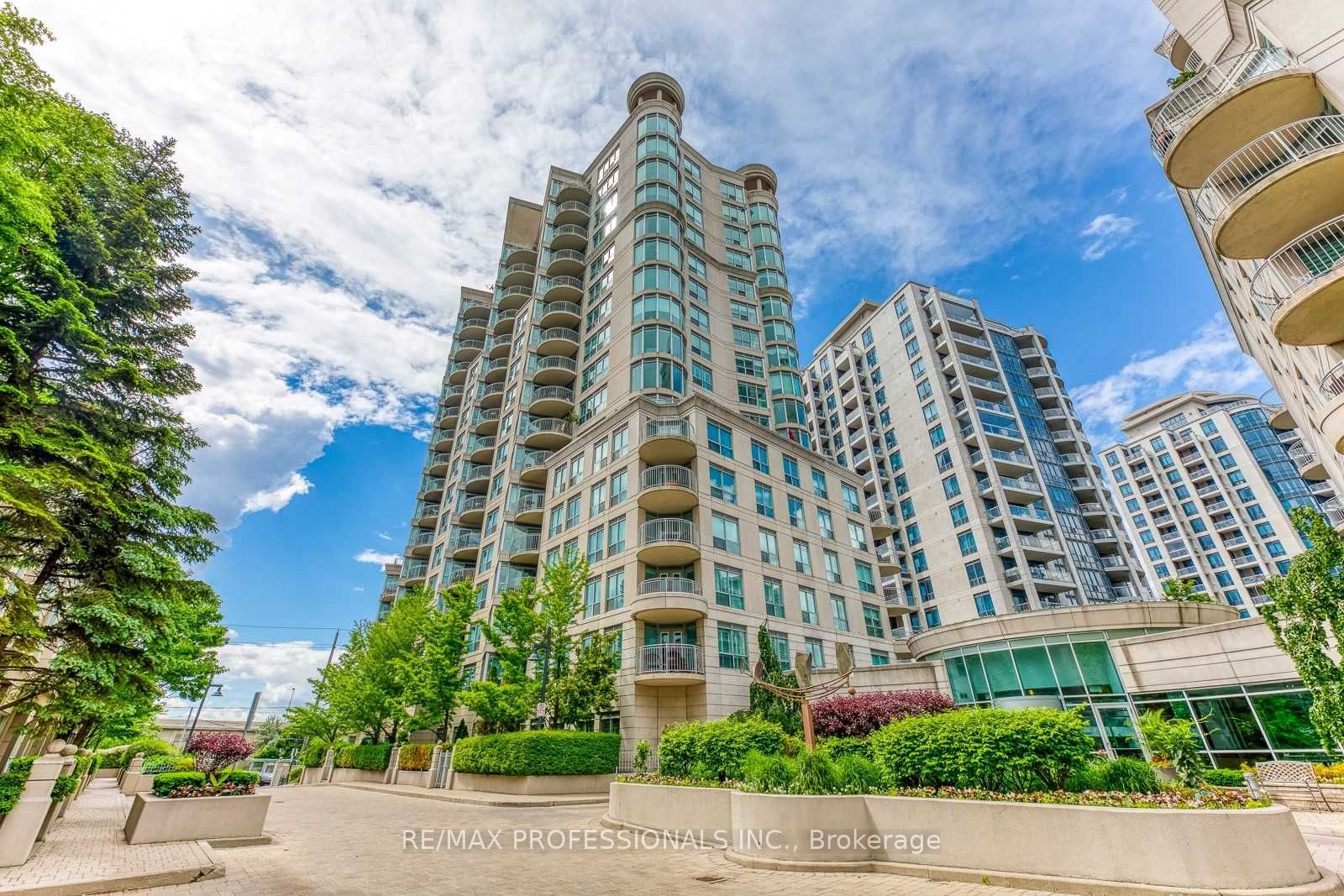 920 2111 Lake Shore Blvd W, (MLS® W8142726) See this condo