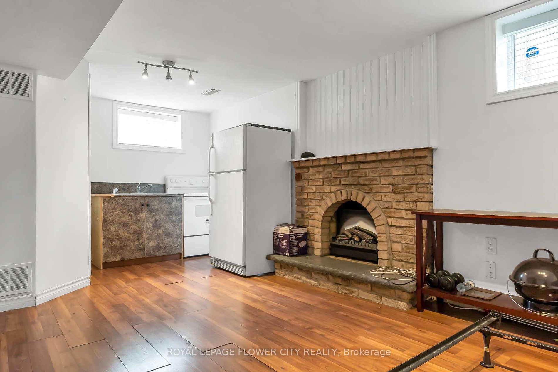 5 Charters Rd