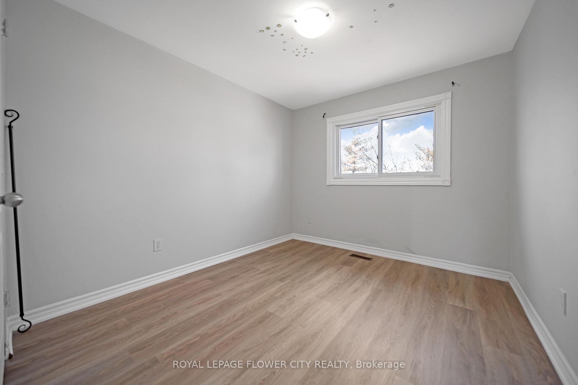 5 Charters Rd