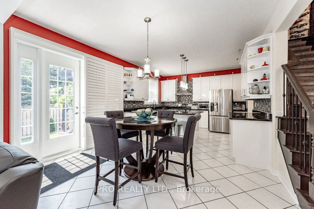 1005 Lancaster Blvd