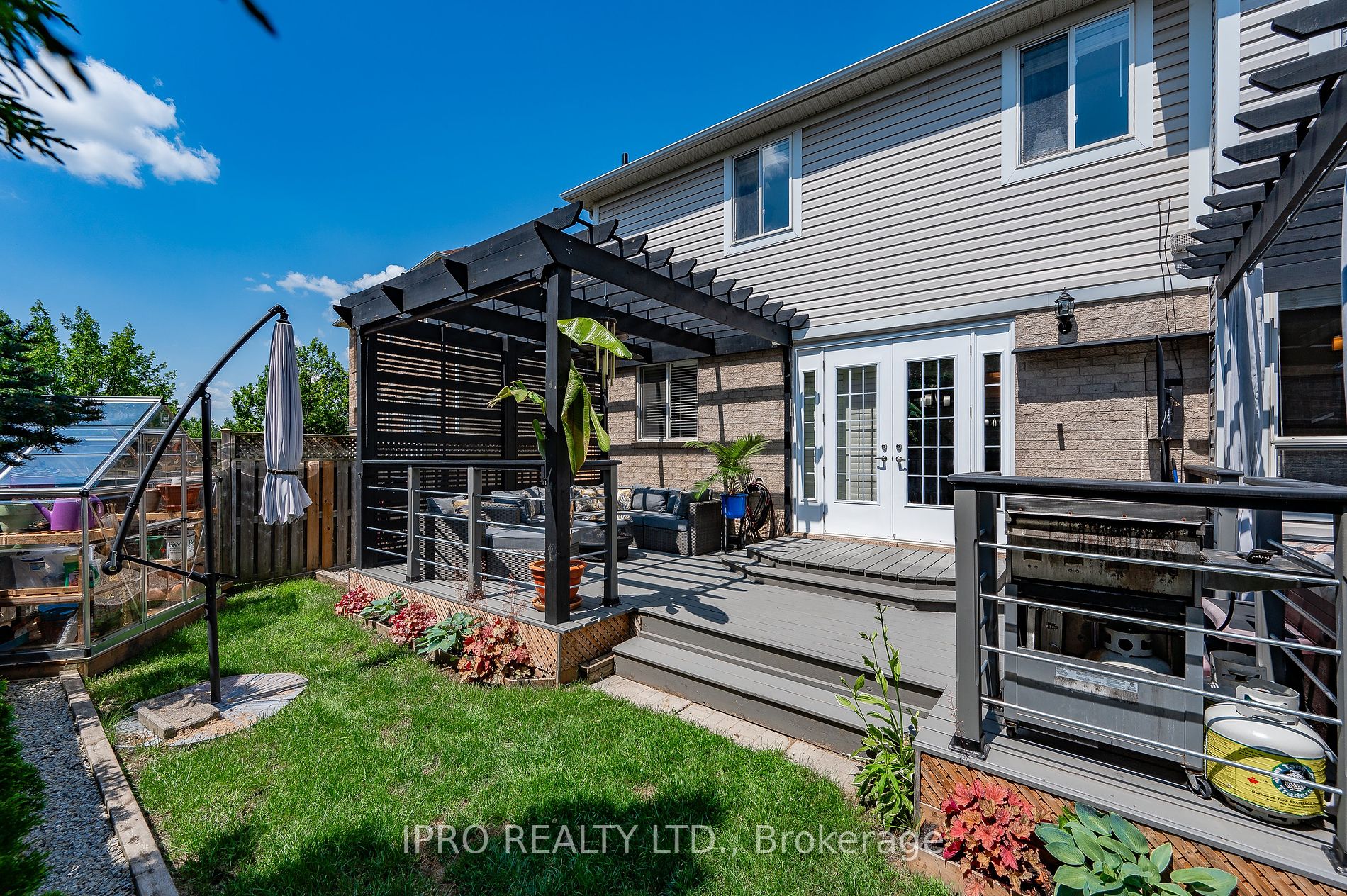 1005 Lancaster Blvd