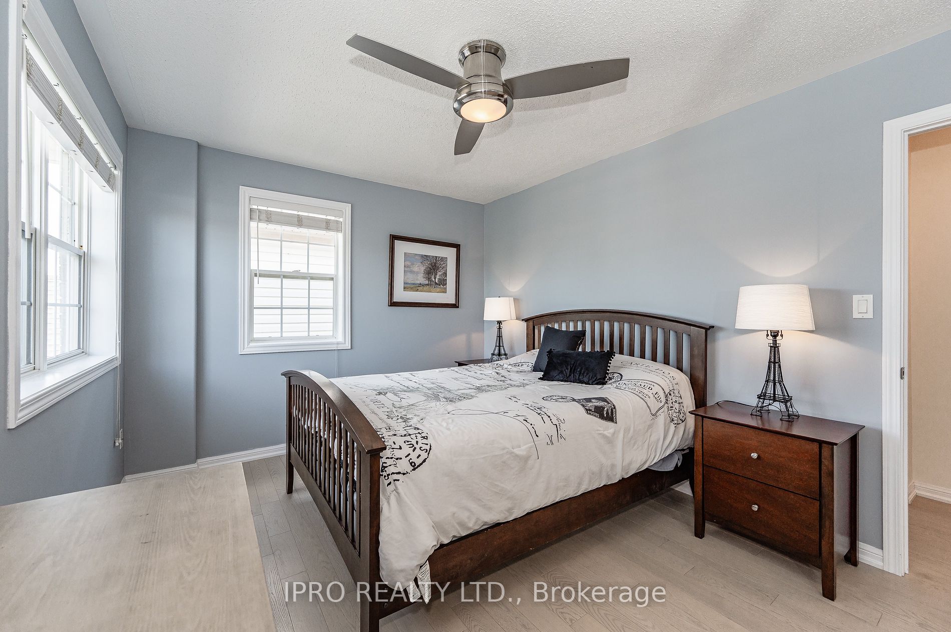 1005 Lancaster Blvd