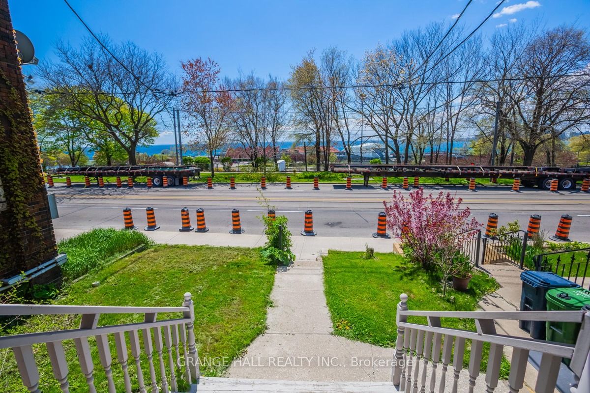 1544 King St W