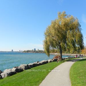 208 Lake Promenade