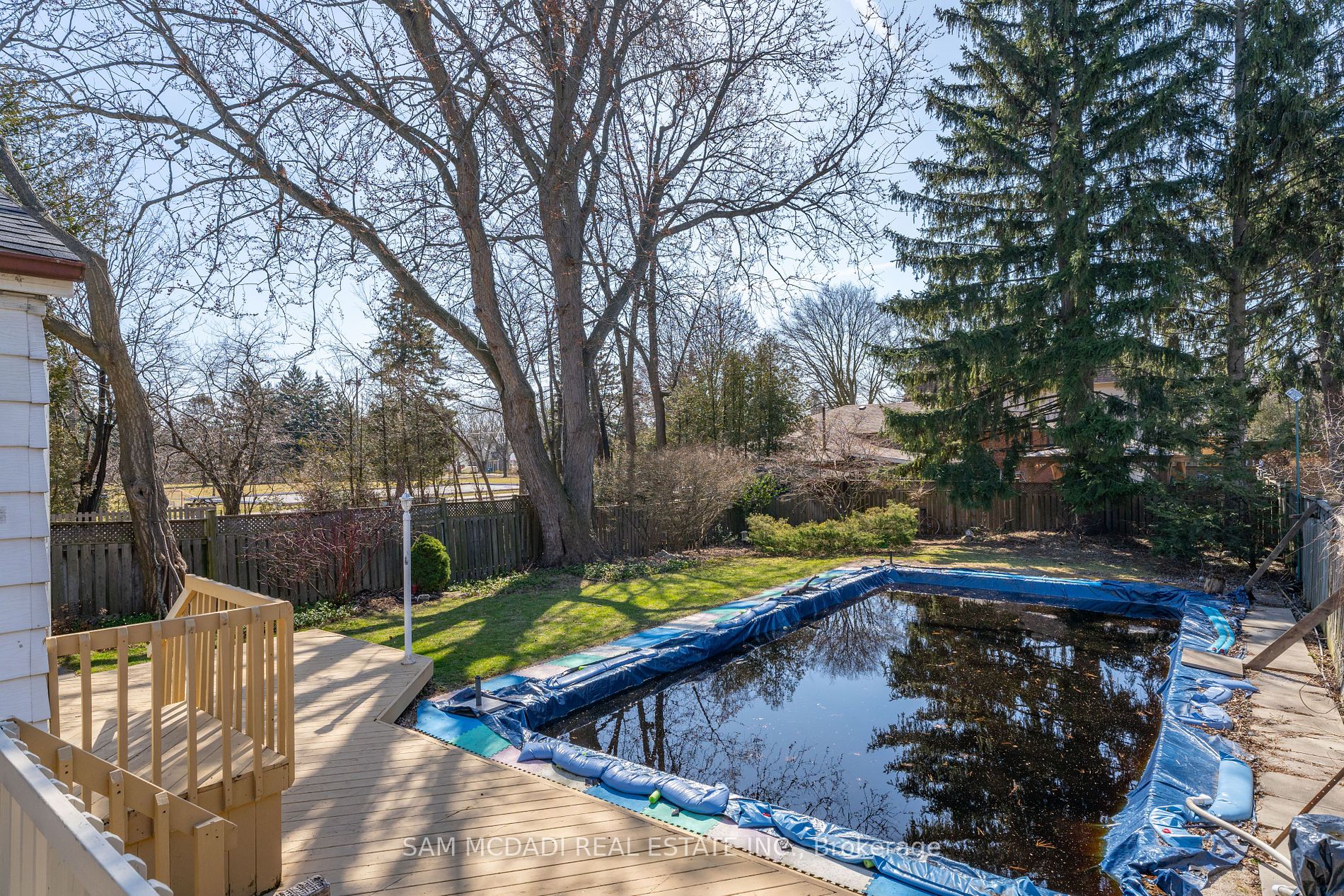 1218 Lakebreeze Dr