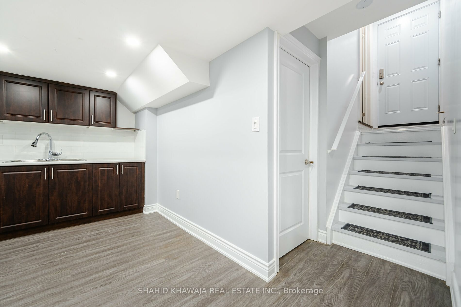 1221 Raspberry Terrace